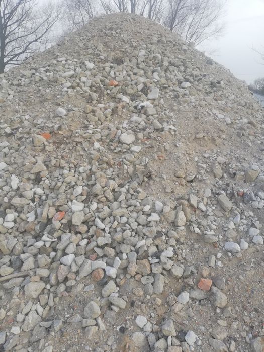 Zwir piasek ziemia kamien