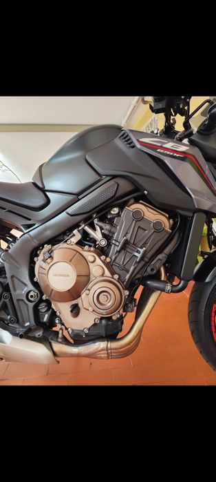 Cb650f ano 2017 , revisão feita com pneus novos
