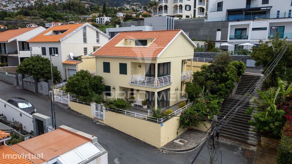 Moradia Geminada T3+sótão no Funchal - Ilha da Madeira