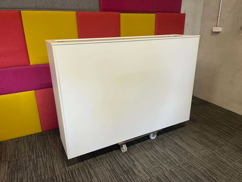 Komoda szafa z miejscem na kwiaty, doniczki do recepcji holu piękna!