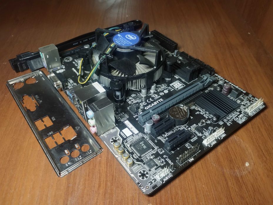 MSI B150M PRO-VH(сокет 1151v1) + Core i5-6500 3.2GHz + кулер