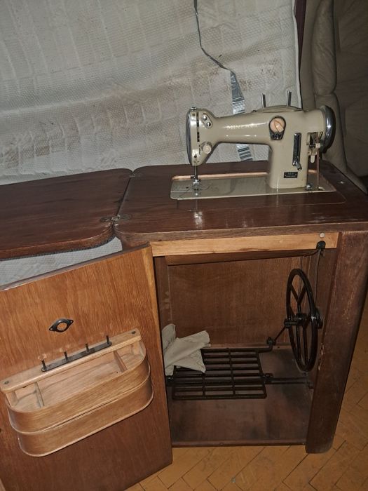 Minerva – mocna maszyna do szycia w stoliku, dobra cena