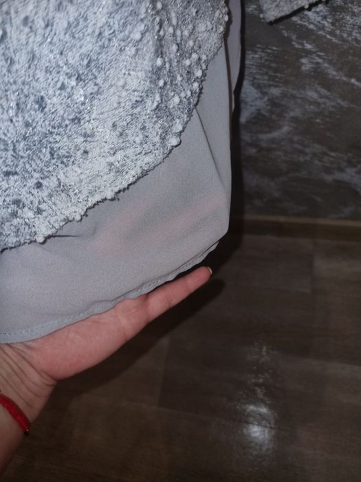 Śliczny sweterek. Delikatnie się mieni , nie widać na zdjęciach.
