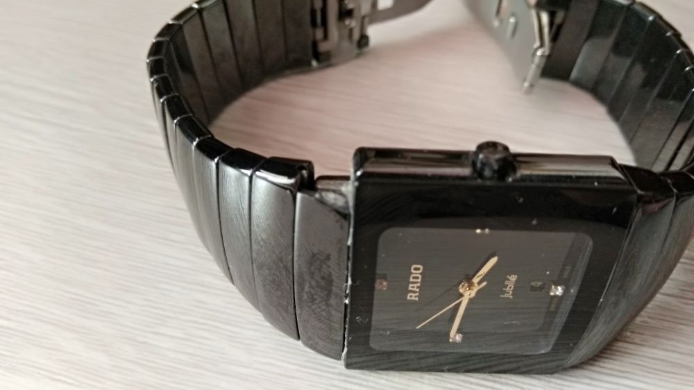 Продам швейцарський годинник RADO