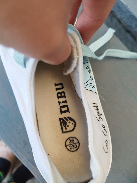 Продам кеди для дівчаток