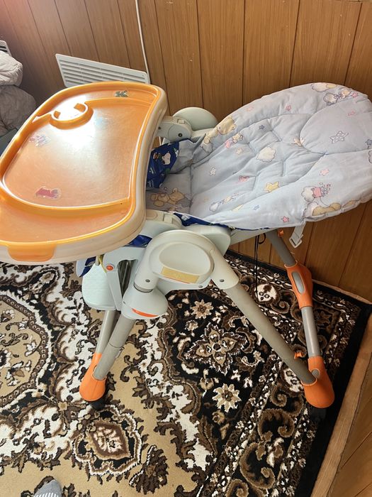 Стілець для годування.