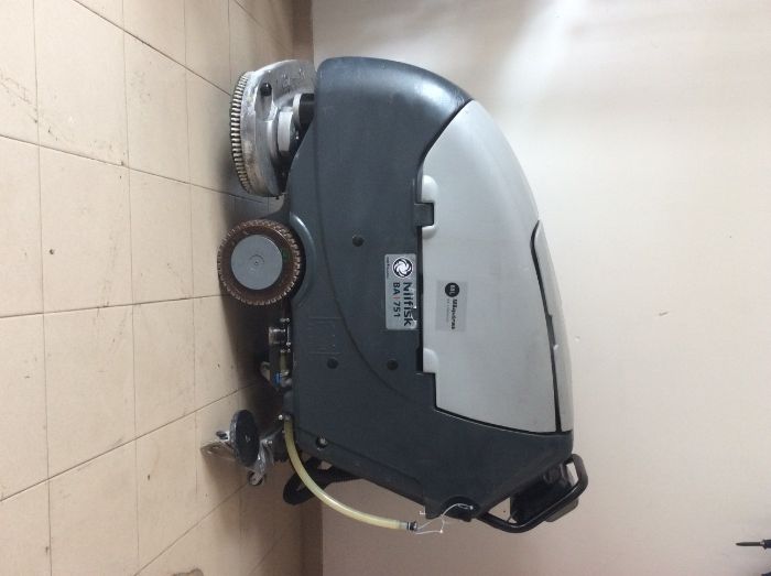 Lavadora aspiradora Nilfisk BA751