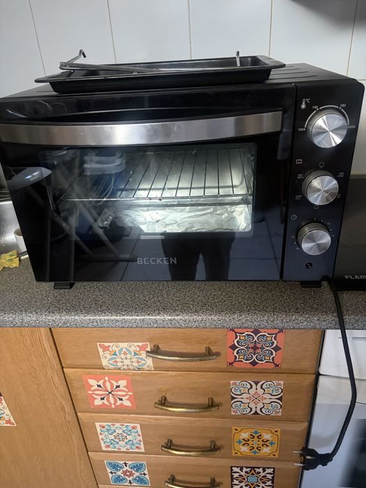 Microondas em estado novo . Aoenas vendo porque estou a vender acasatambem