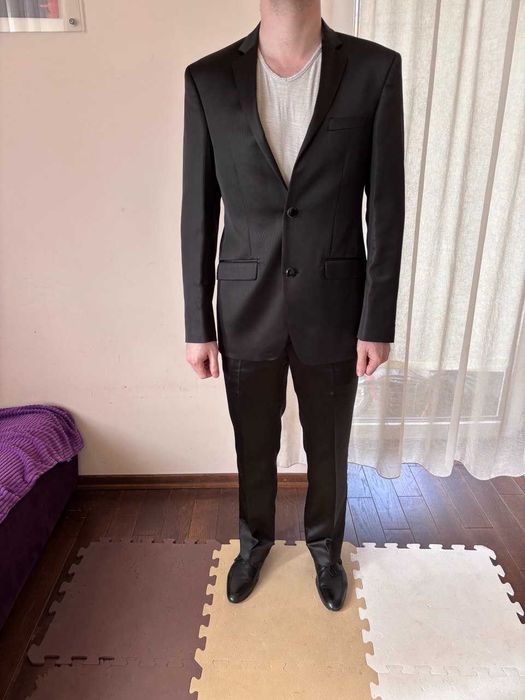 Класичний чоловічий костюм