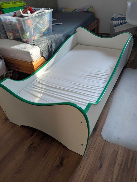 Łóżko dziecięce .