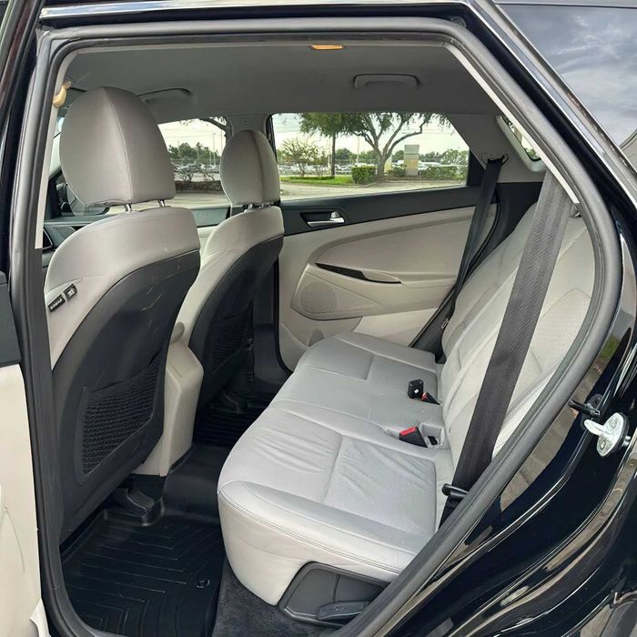 Hyundai Tucson SE      2019