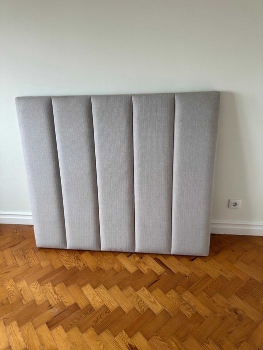 Cama de casal IKEA com cabeceira e colchão (140x200 cm)