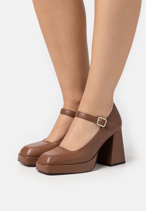 Czółenka na obcasie skórzane Ángel Alarcón 39