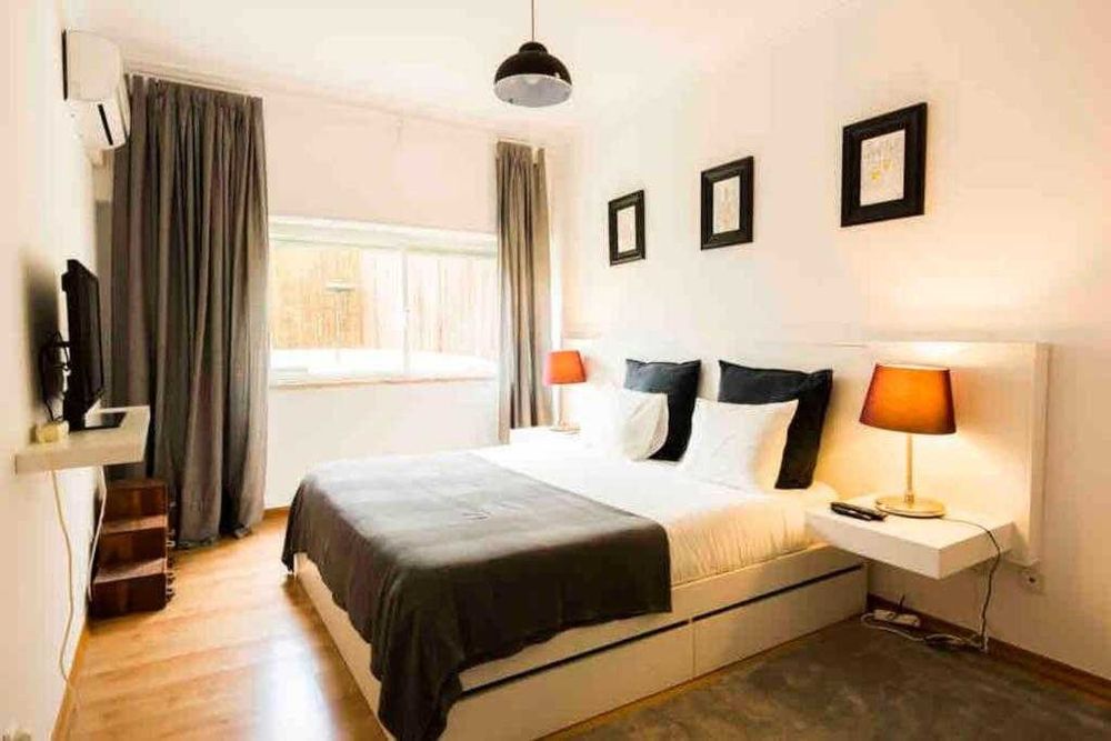 Cama de casal+ cabeceira+colchão