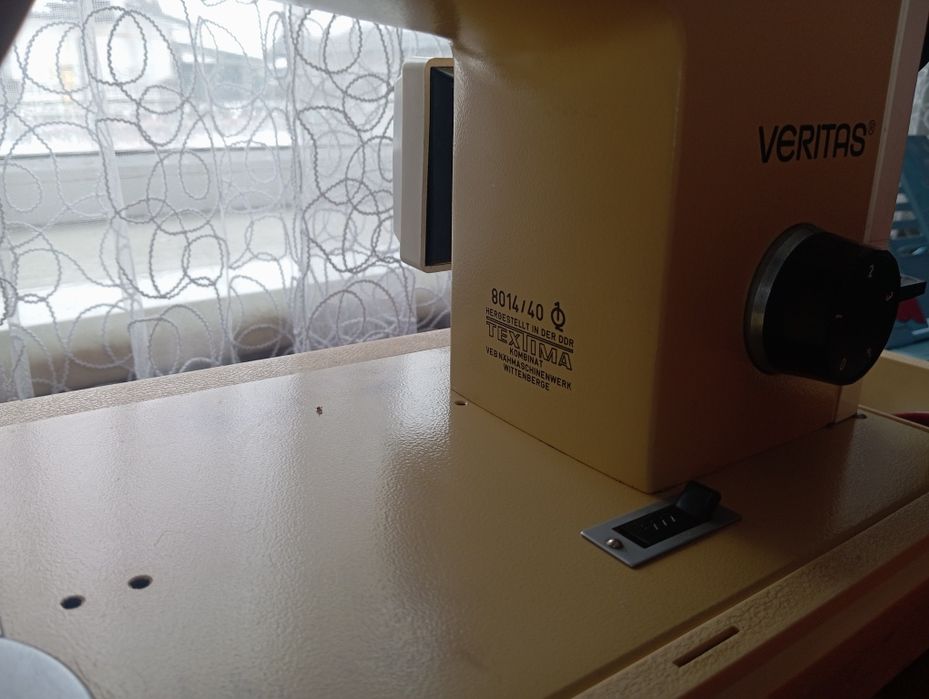 Швейна машинка veritas