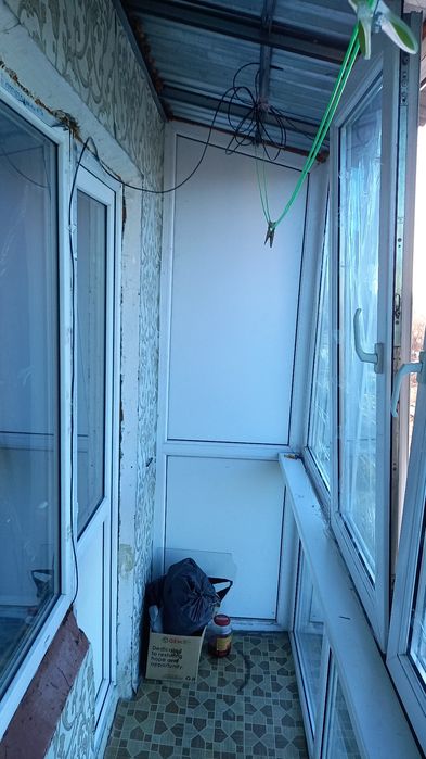 Продам Квартиру с  2 Гаражами .