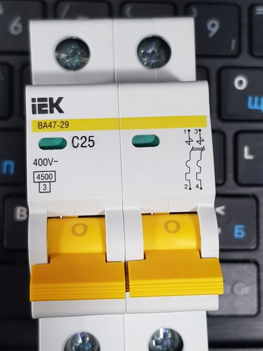 Автоматичний вимикач IEK C-25