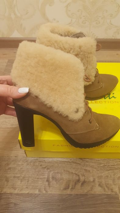 Ботинки, черевики із натуральної замші