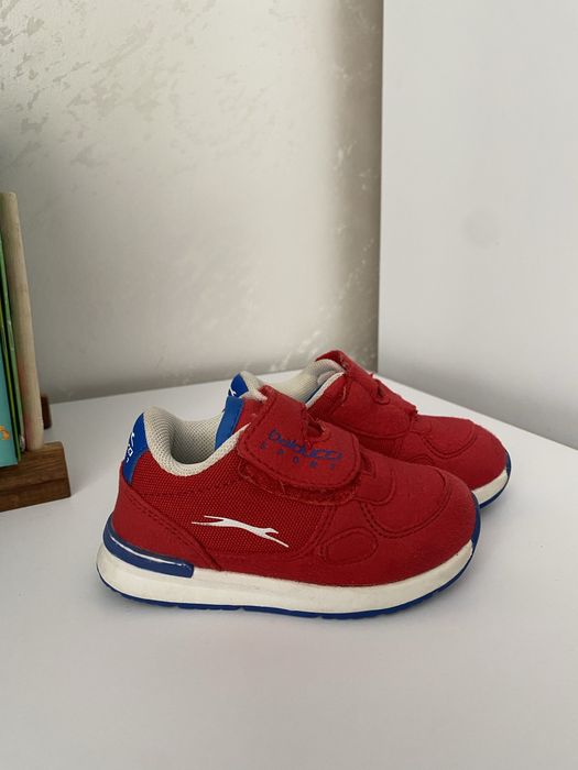 Дитячі кросівки для хлопчика або дівчинки