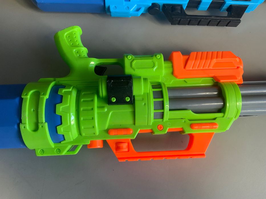 2x pistolas de água