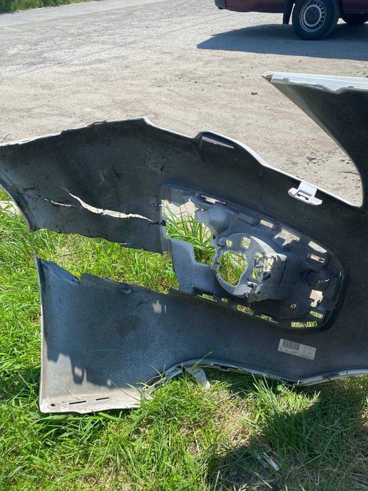 Бампер передній Peugeot 3008