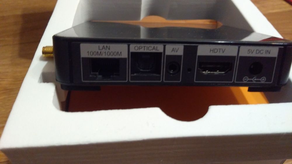 Продам Android tv box приставку