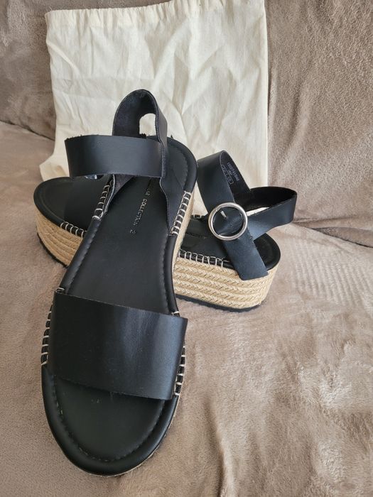 Sandałki na platformie