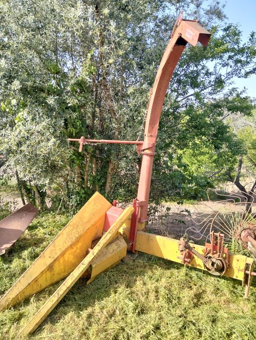 Máquina de silar milho