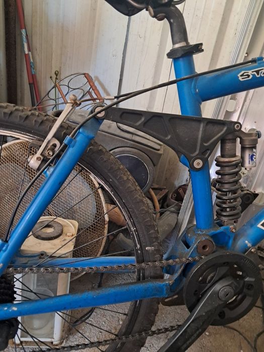 Kona Stab (modelo de downhill antigo, anos 2000).