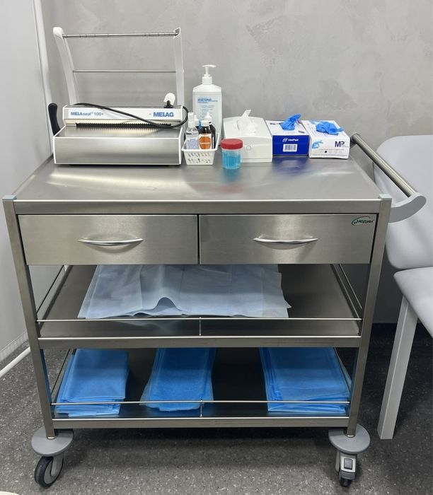 Медичне обладнання приліжкові тумби