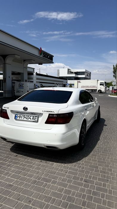 Lexus ls 600 hl в очень хорошем состоянии весь в родной краске!