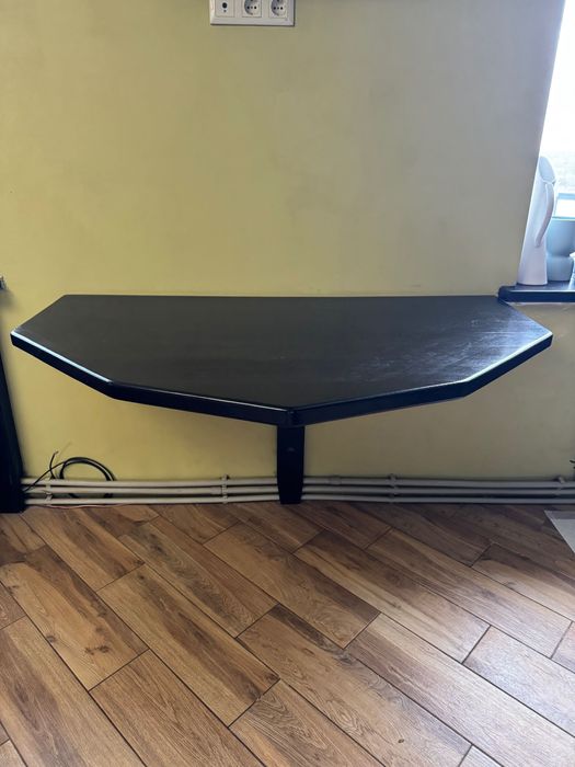 Стіл з кріпленням