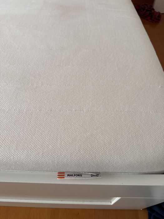 Vendo cama de casal IKEA com arrumação e colchão