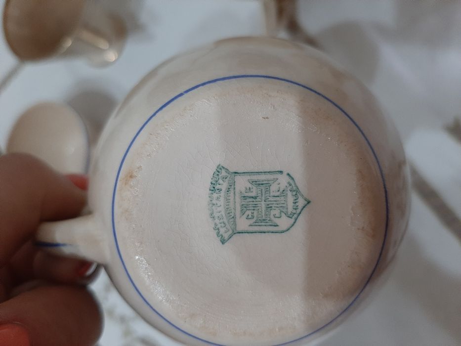 Várias chávenas antigas vintage da LUSITANIA