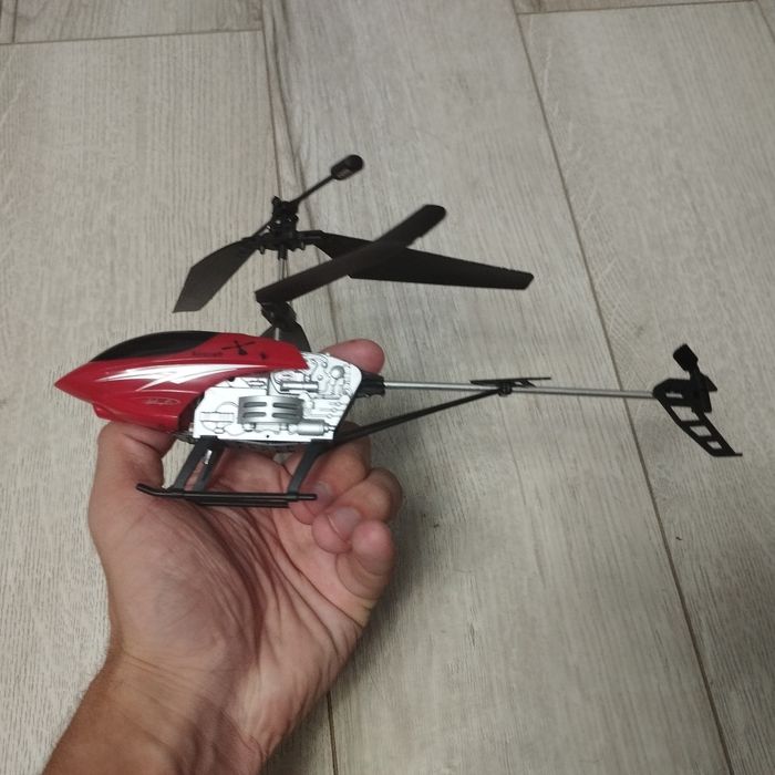 Гелікоптер на радіоуправлінні
