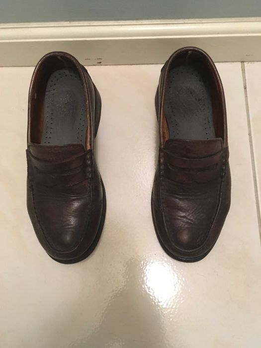 Sapatos castanhos tamanho 39 em bom estado.
