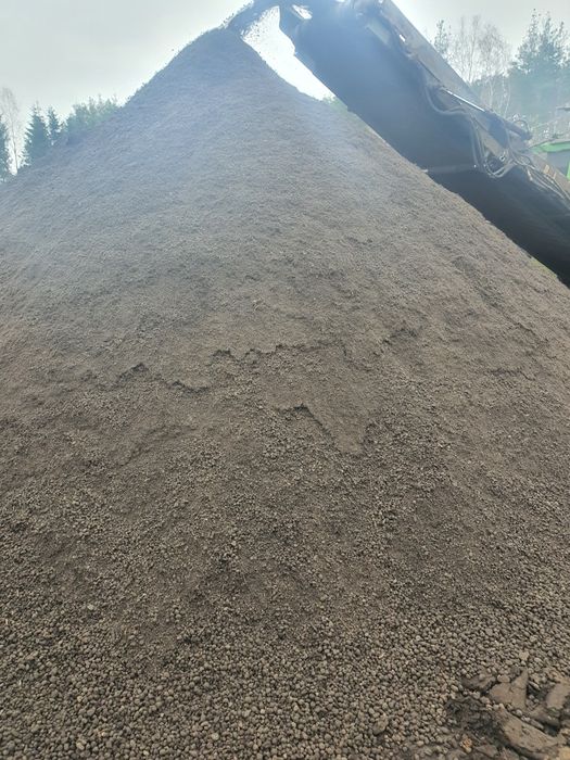 Deski betonowe grządki ziemia plytki betonowe