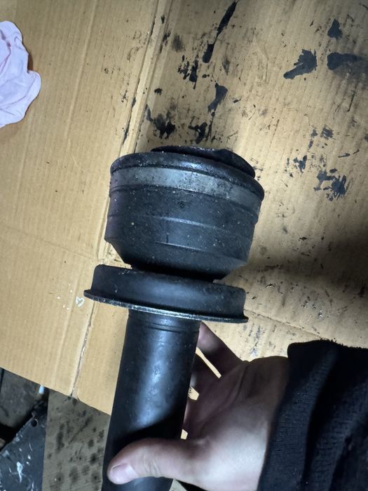 Полуось шрус внутрішній правий  vw t5 2 . 0 tdi 5 передач