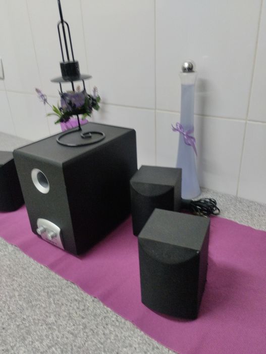 Speakers in very good condition64585125494274122