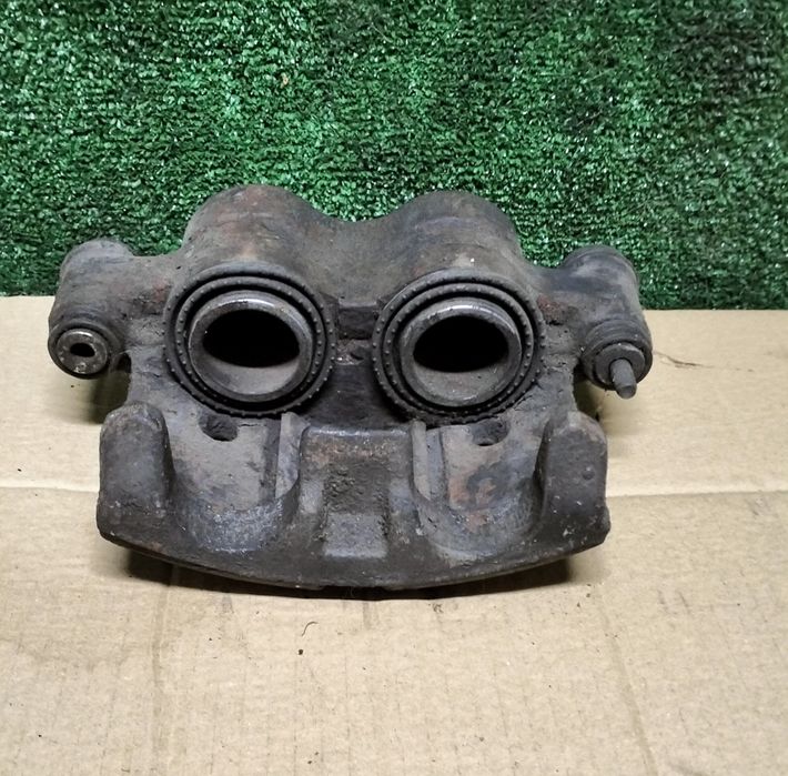 Zacisk hamulcowy prawy przód Renault Mascott