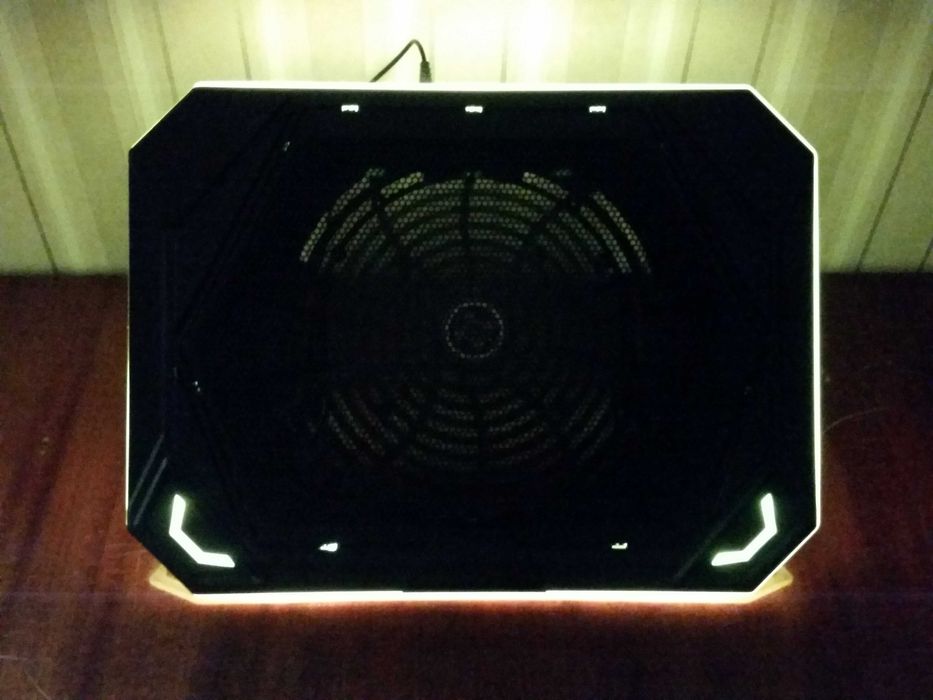 Охлаждающая подставка для ноутбука Surefire Bora X1 Gaming 17" Black