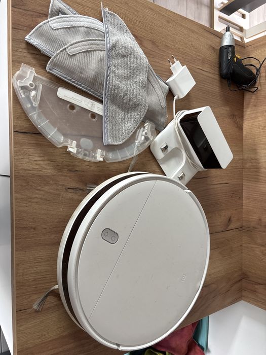 Robit odkurzajacy xiaomi essential