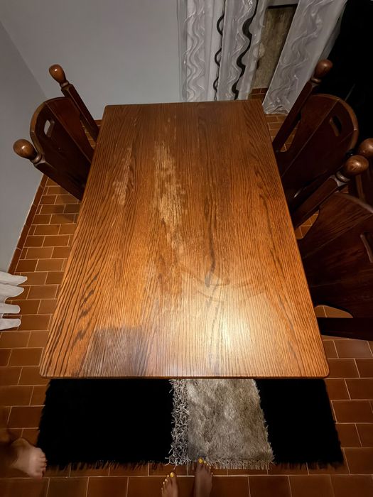 Mesa de sala em madeira