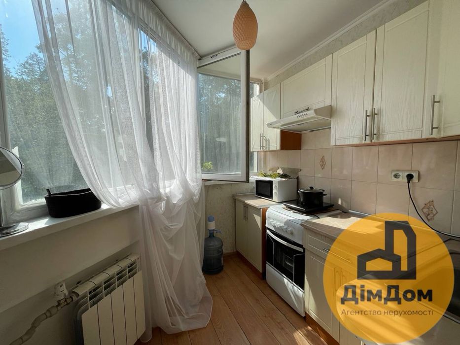 Продаж 1к квартири 52.3 кв. м на вул. Миколи Хвильового 1