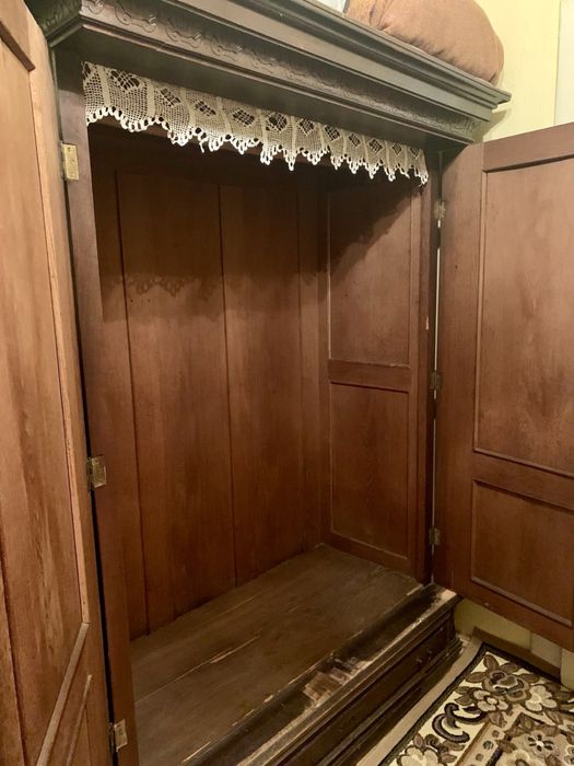 Старовинна мебель ( шкаф)