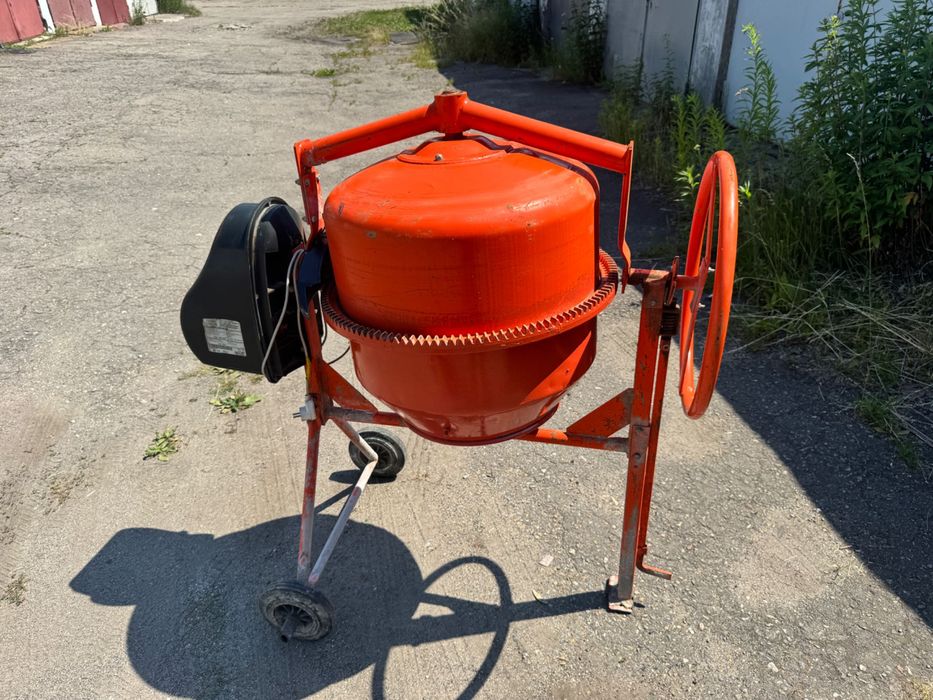 Betoniarką Altrad 130/100 0,7kw