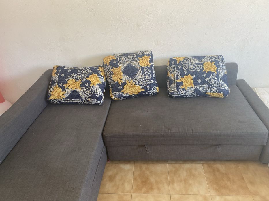 Sofá ikea com almofadas