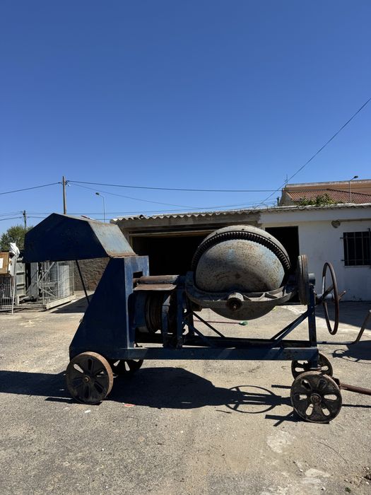Betoneira com motor novo