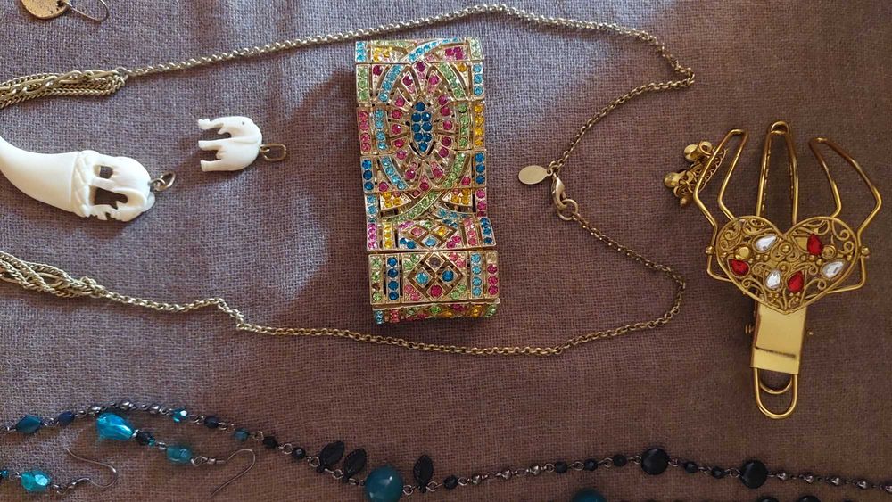 Бижутерия(натуральные камни,колье, браслет,серьги).