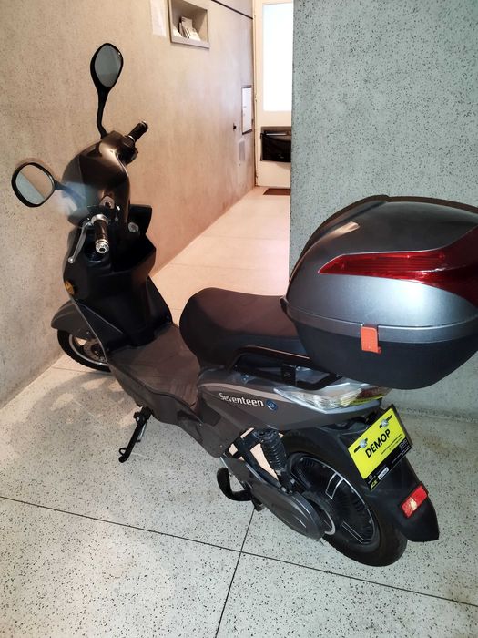 Mota elétrica Seventeen 250w, Lítio 40, Demop, capacete e aloquete